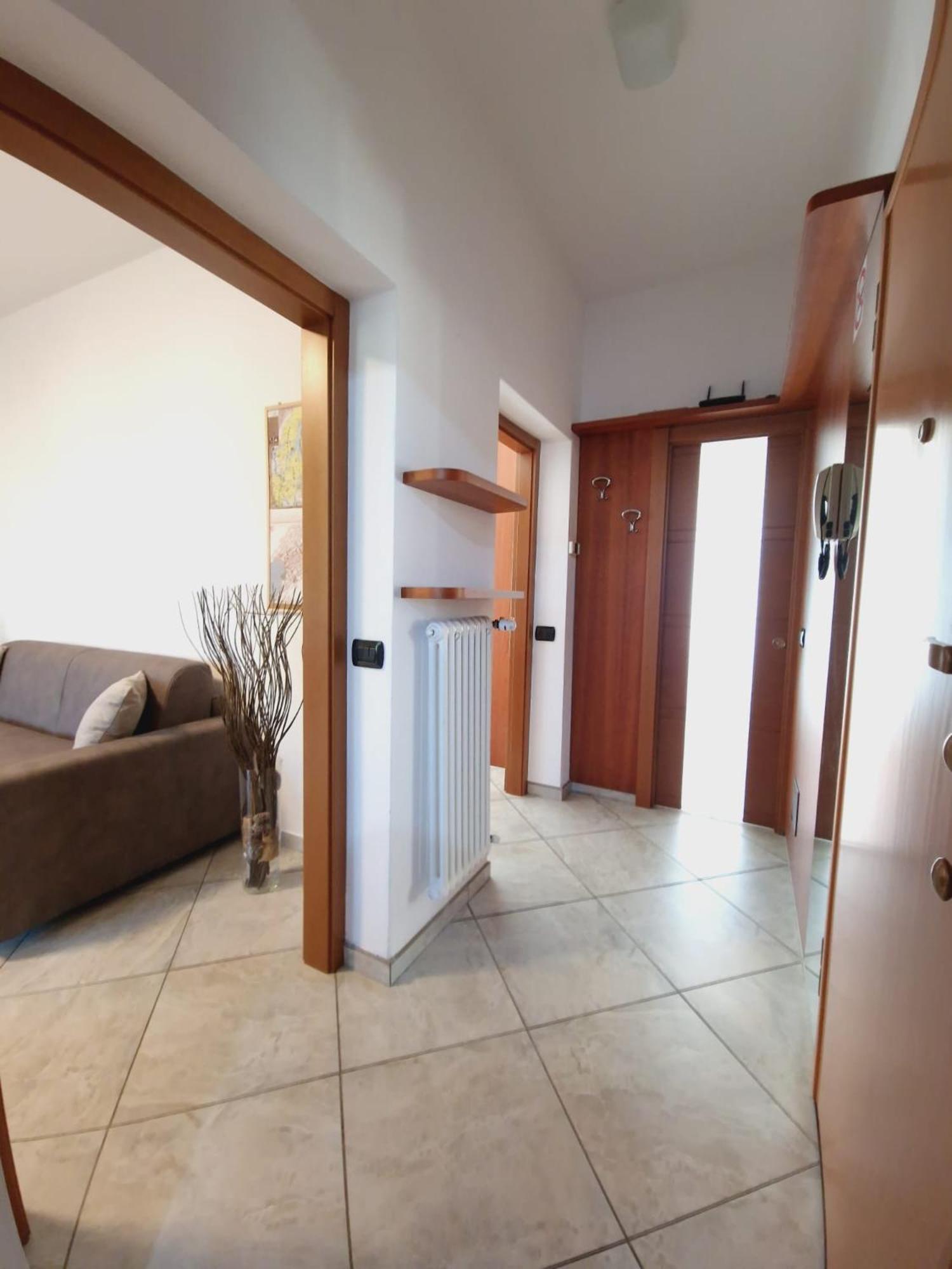 Rory House - Côme Esterno foto