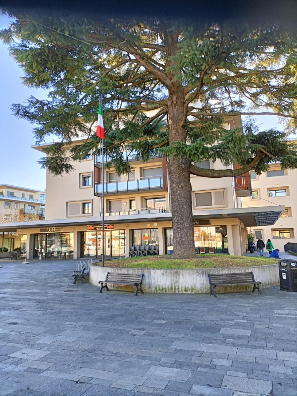 Rory House - Côme Esterno foto